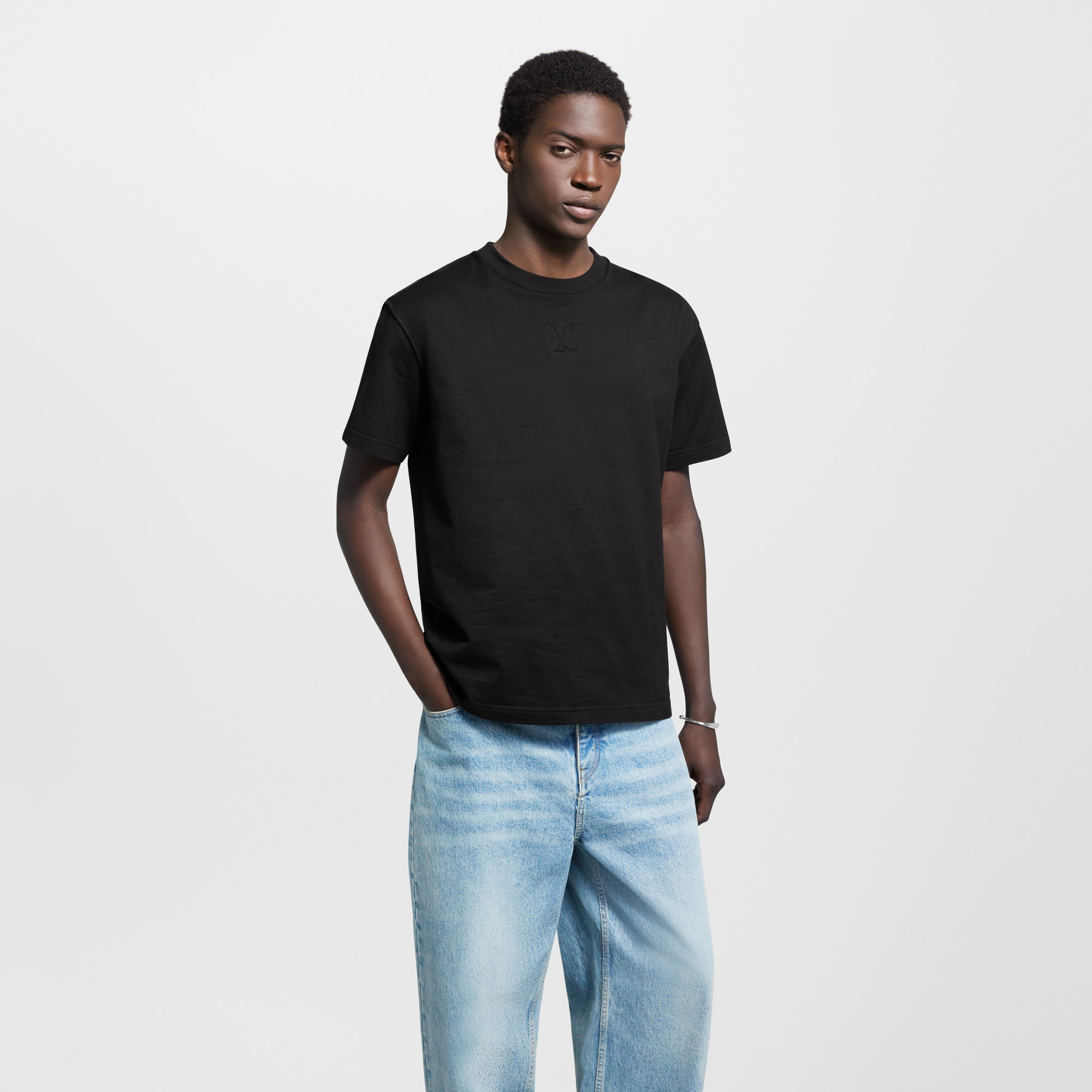 Embossed LV T-Shirt - Ready-to-Wear 1AGIJ8 | LOUIS VUITTON
